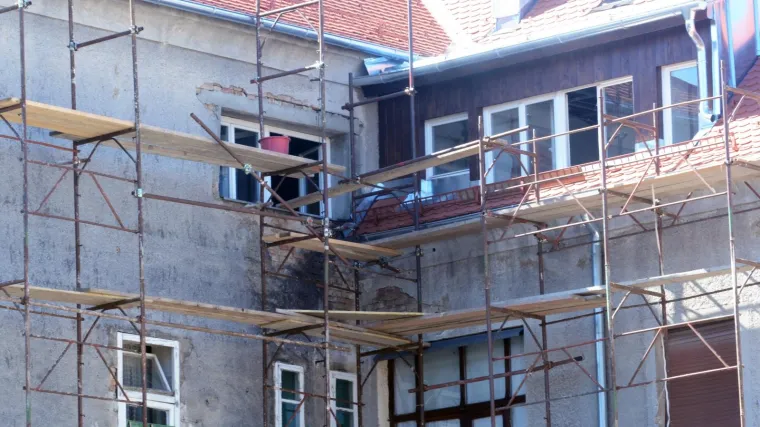 Policija jo&scaron; ne zna za&scaron;to je izgubio ravnotežu i pao sa skele visoke gotovo 14 metara