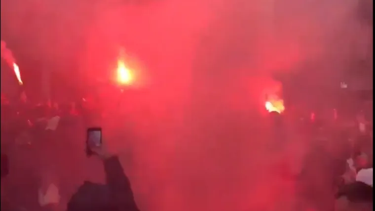 Kaos u Mostaru: Navijači na tribinama napadnuti bakljama i palicama, policajac izvukao pištolj!?