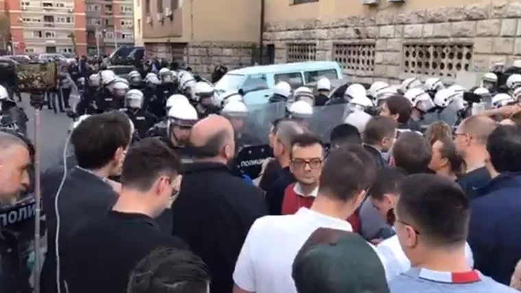 Obradović dao ultimatum policiji: 'Imate rok sutra do 15 sati'; U Beograd dolaze Vučićevi ljudi?