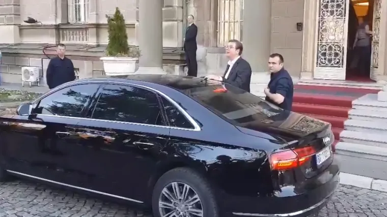 Dok je napu&scaron;tao Predsjedni&scaron;tvo, Vučića su žestoko vrijeđali. Evo kako im je on uzvratio