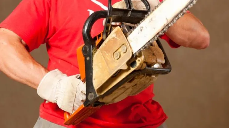 Užas u Međimurju: Tinejdžer motornom pilom napao majku, pa nožem nasrnuo na policajca