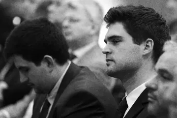 Duboko je konzervativan, oblikovali su ga supruga i Šeks, a premijer ga obožava zbog jedne osobine