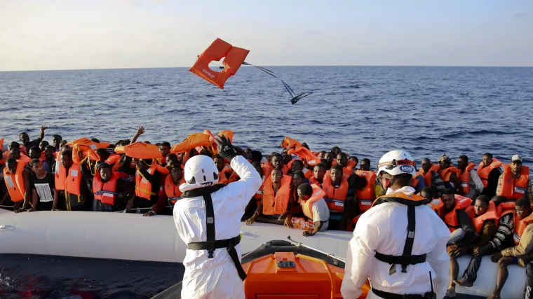 Talijanske vlasti zaplijenile brod s 49 migranata: 'Oni neće ući u Italiju'