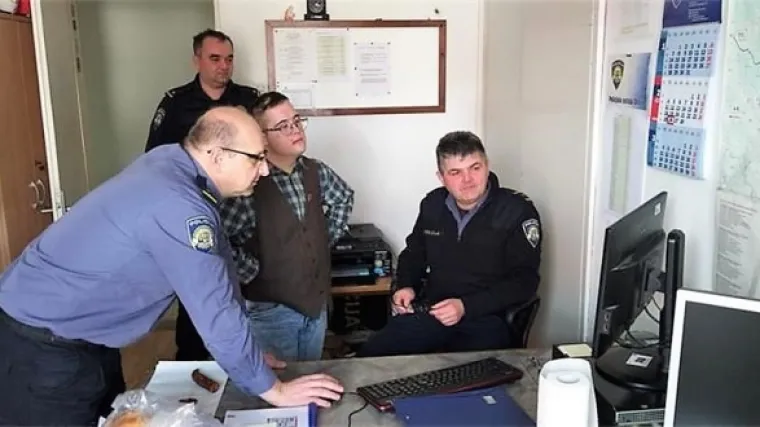 Ispunili veliku želju mladiću s Downom: Na jedan dan postao je policajac, ali i stekao nove prijatelje