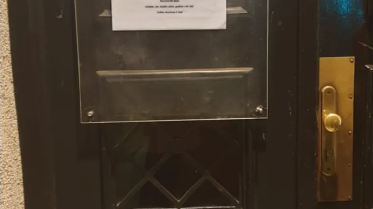 Na ulazu u HND osvanula nova poruka s usta&scaron;kim pozdravom