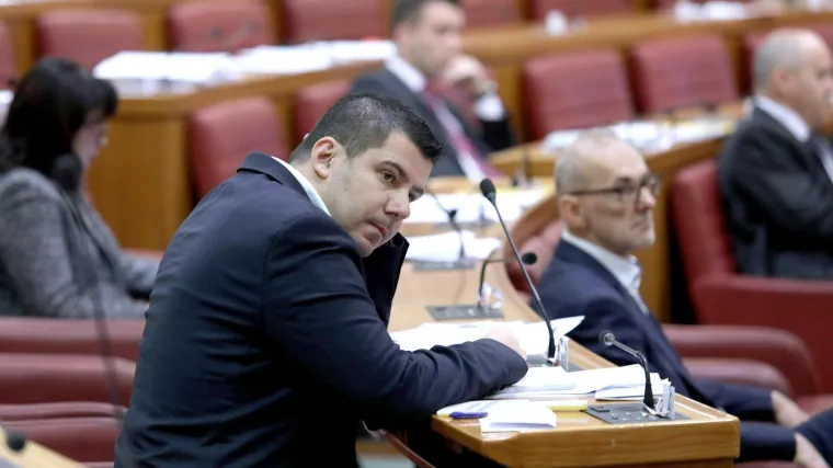 Zastupnike opet čeka duga noć: Most podnio vi&scaron;e od 900 amandmana na prijedlog zakona o financiranju političkih aktivnosti