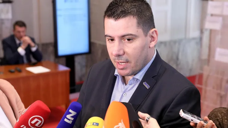 'Jedna klijentelistička organizacija&nbsp;koja je sklona i kriminalu i aferama'