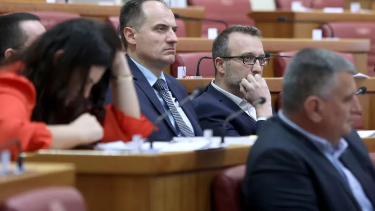 Mostovci 33 sata branili oko 900 amandmana, no ništa im nije prošlo