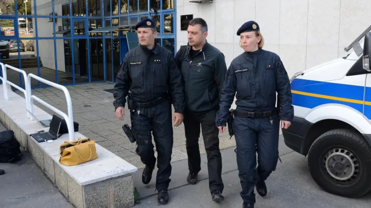 Vlasnik je vile u elitnom dijelu Pule, a priča se da je imao duplo veću plaću od Plenkovića