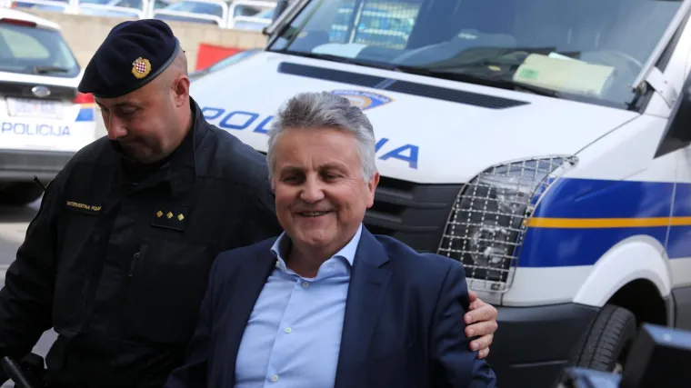 Jedan od njih u MUP stigao sa smije&scaron;kom; Nobilo: 'Ovo je naložila Vlada'