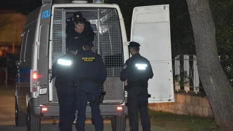 Evo na čemu je bio monstrum dok je bacao vlastitu djecu s balkona