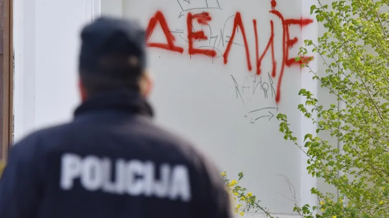 FOTO 'Delije', 'Crvena zvezda': U &Scaron;ibeniku osvanuli provokativni grafiti