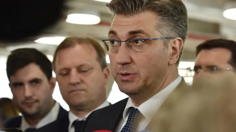 'Vidjet ćete sutra. Puno ste sada uđuturili, imputirate da smo imali ministre u NO Uljanika'