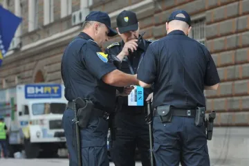 Napio se na letu za Beč, zlostavljao stjuardesu pa završio u lisicama