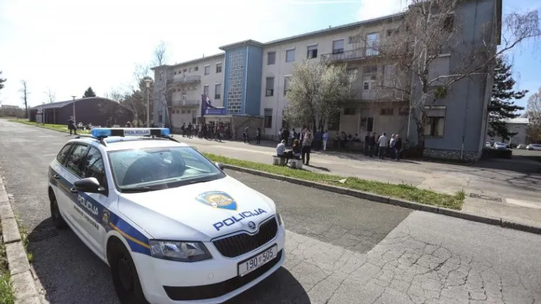 Uskok sumnjiči zaposlenicu HMZO-a za primanje mita kako bi povećavala mirovine