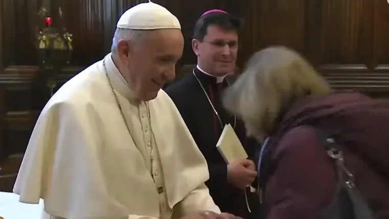 Dosadilo mu da mu ljudi ljube ruku, pogledajte &scaron;to je napravio ovim ljudima