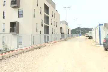 POS stanovi u Mokošici rade se i po noći, pogledajte kako napreduju radovi