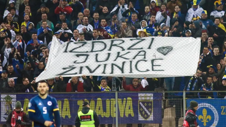 VIDEO Sjajna gesta navijača u Zenici: S tribina skandirali teško ozljeđenom košarkašu