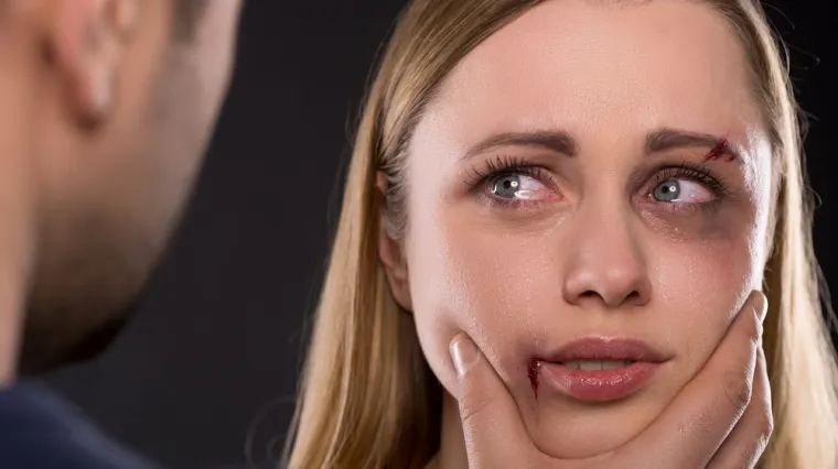 Lice u &scaron;avovima pretučene Si&scaron;čanke (23): 'Razbio mi je ča&scaron;u u glavu i prijetio da će me progutati mrak'