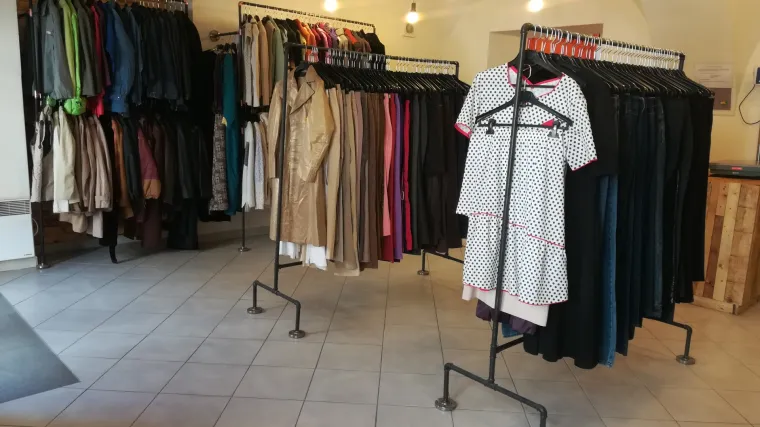 Odjenite se od glave do pete: 'Odjeća za odrasle i djecu, a cijene su od 50 lipa do 2,5 kune po komadu'