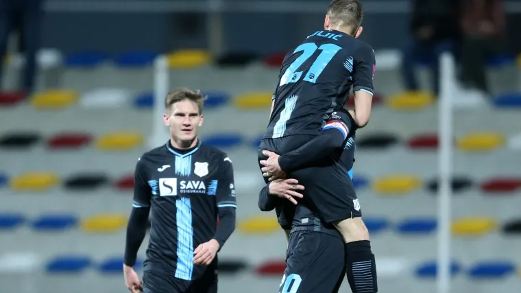 Velika gre&scaron;ka Grbića obilježila napeti derbi, Rijeka se učvrstila na drugom mjestu