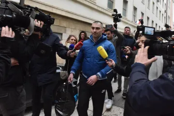 Na terasi zadarskog kafića nasrnuo je na mladića te mu prijetio