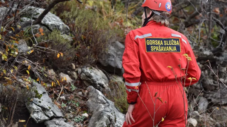 HGSS-ovci izvukli tijelo: Mrtav mu&scaron;karac koji je pronađen u jami od 70 metara je ilegalni migrant