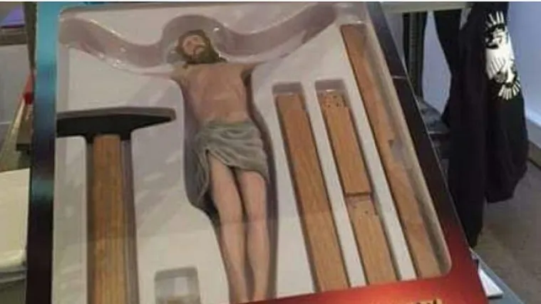 U europskim supermarketima prodaju igračku 'SAM RASPNI ISUSA', netko ima užasno morbidni smisao za humor