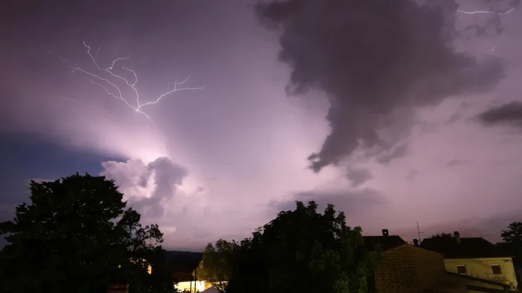 Stiže promjena vremena koja će donijeti pljuskove i oluje