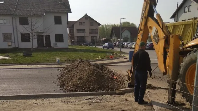 Samo kod nas: Asfaltirali cestu, pa ju ponovno prekopali jer su zaboravili postaviti cijevi