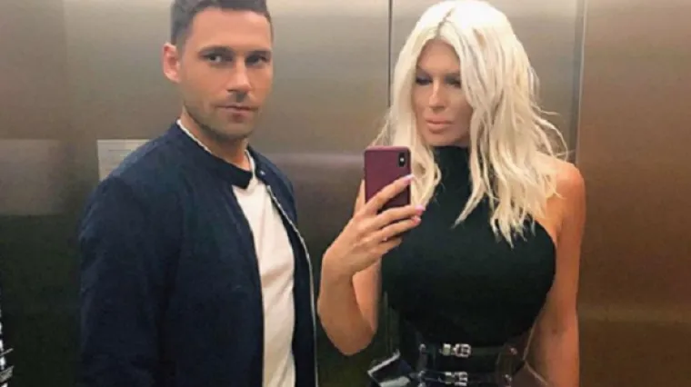 Poku&scaron;ava je oraspoložiti nakon majčine smrti