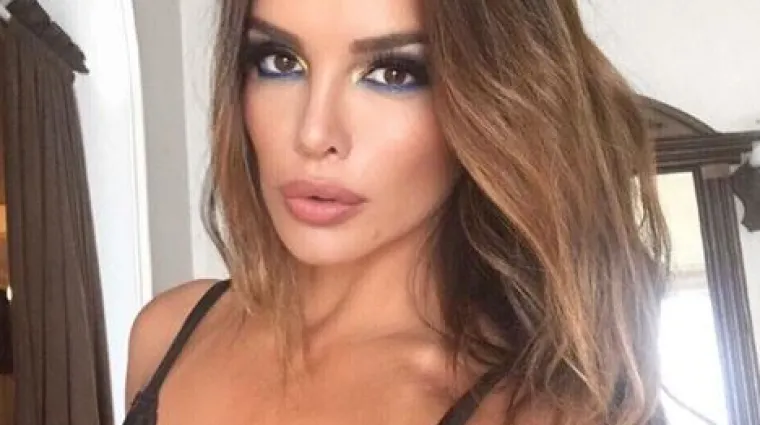 Na crvenom tepihu zablistala u ubojitoj haljini i s novom frizurom