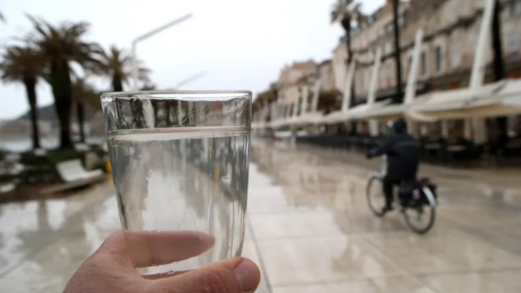 Voda u Splitu ispravna za piće, ALI: Treba je prokuhavati za bolesne, djecu i starije