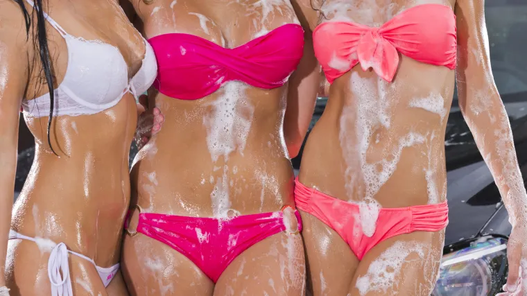 'Molile su me da nose samo bikinije'