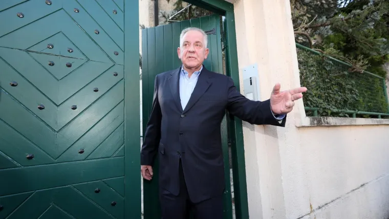 Kako je živio Ivo Sanader: Vladinim avionom 'skoknuo' bi na krojačku probu, 'bildao' je satove i umjetnine