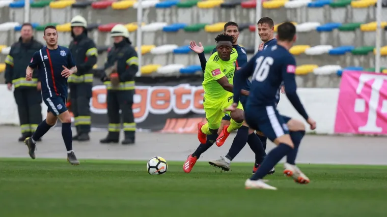 Bjeličine trupe rutinski i s pola snage povećale prednost na ljestvici