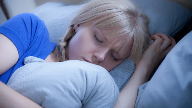 Za&scaron;to neke žene te&scaron;ko spavaju oko menstruacije i kako to popraviti?