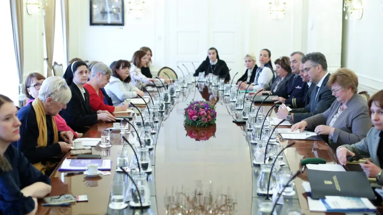 Plenković: 'Svatko će morati dati veći doprinos u rje&scaron;avanju pitanja obiteljskog nasilja'