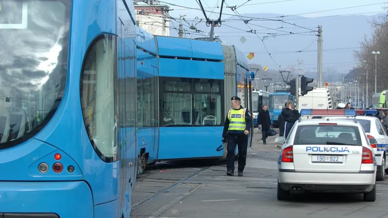 Izvanredna obavijest: Autobusi i tramvaji voze izmijenjeno, a putnici neće smjeti iz vozila