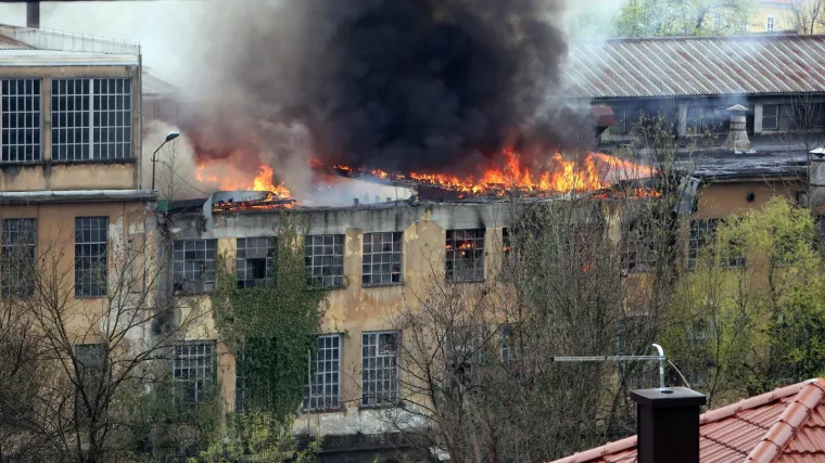 Buknuo požar u pogonu Pamučne industrije: 'Rasli smo uz nju kao djeca, žao nam je da je tako propala'