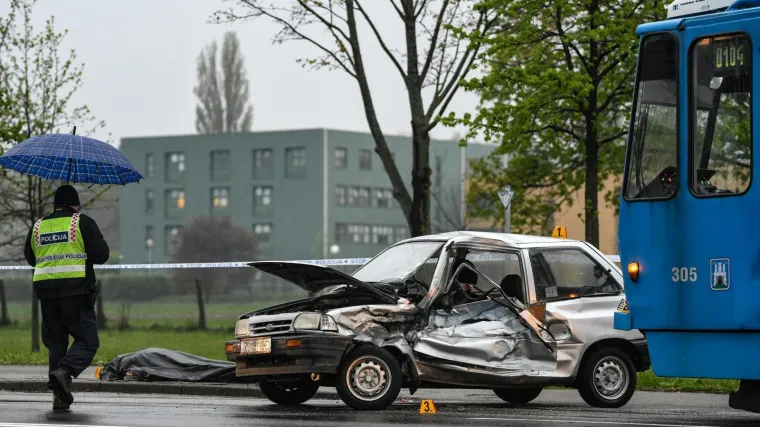 Detalji te&scaron;ke nesreće u Zagrebu: Vozač auta u&scaron;ao je u raskrižje, a onda je na njega naletio tramvaj