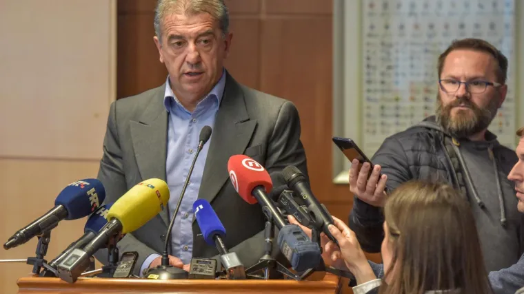 Glasanje za &scaron;efa ličke skup&scaron;tine trebalo biti tajno pa odgođeno, Milinović: 'Cijela Hrvatska nam se smije'