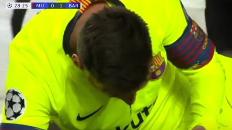 VIDEO Borilački zahvat na Messiju: Smalling raskrvario Argentinca, a nije dobio ni žuti