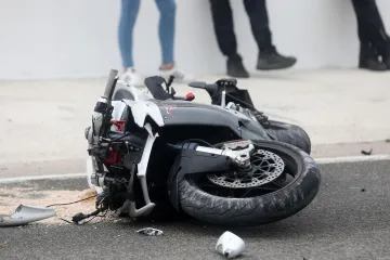 Automobilom naletio na motociklista i usmrtio ga