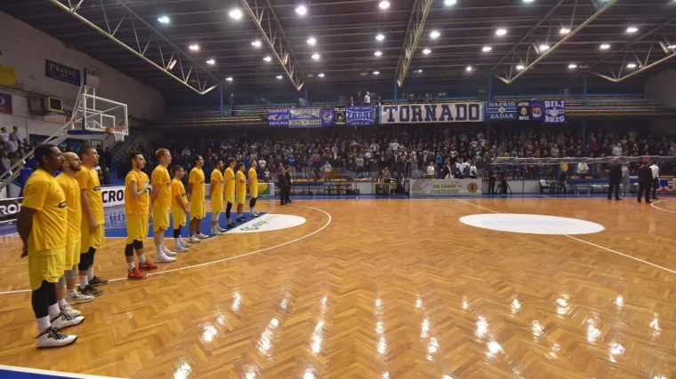 Zadar se nakon deset godina vratio u legendarne Jazine, Tornado na tribinama izdržao 38 sekundi