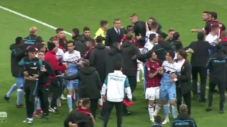 Talijanski derbi zavr&scaron;io nemilim scenama, disciplinska tijela imat će pune ruke posla