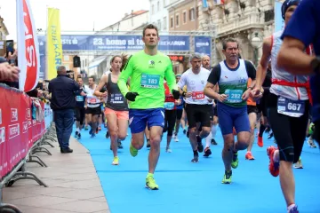 Riječke ulice 23. godinu zaredom preplavile tisuće trkača: Trčalo se za djecu u bolnici Kantrida
