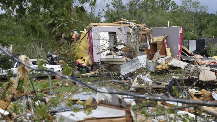 Razorne oluje u Teksasu usmrtile dvoje djece, destci ljudi ozlijeđeni