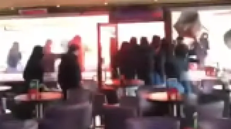 Uspaničeni gosti vikali su 'Zovi policiju', maskirani divljaci su nadirali