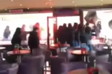 Uspaničeni gosti vikali su 'Zovi policiju', maskirani divljaci su nadirali